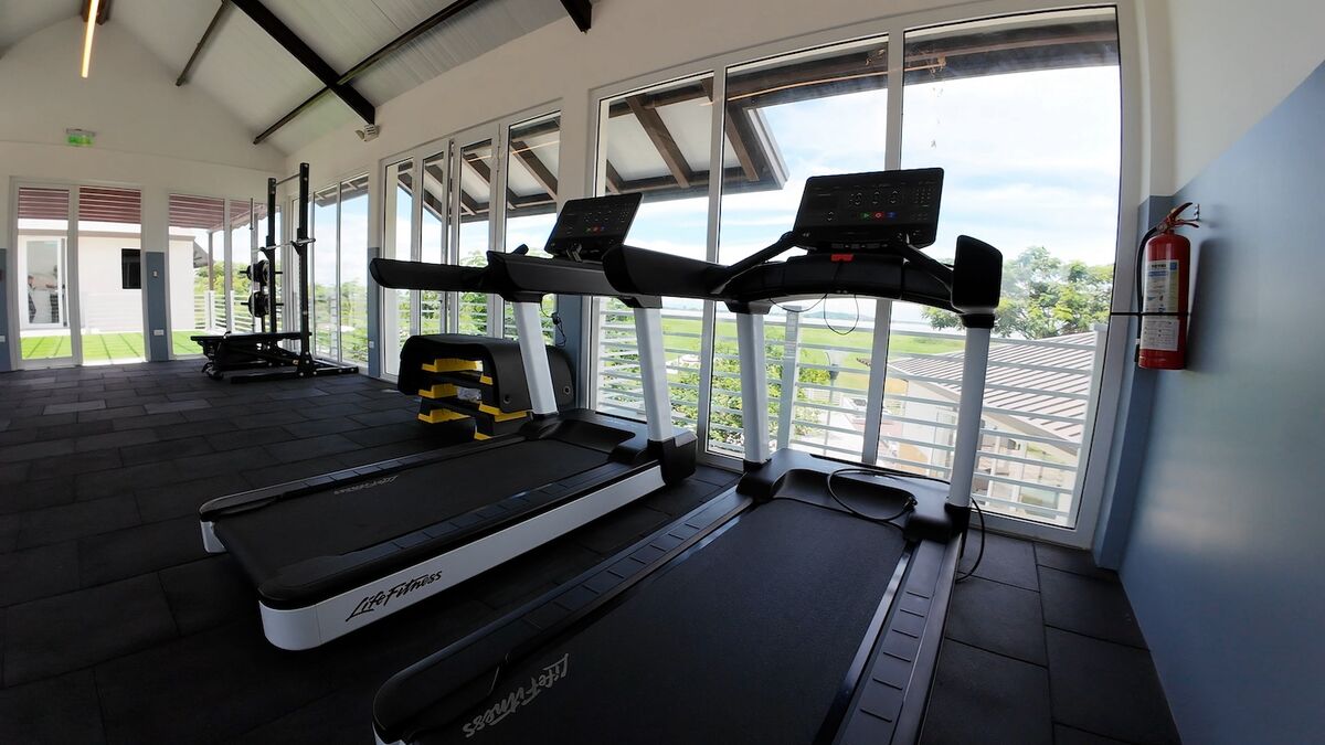 Gimnasio equipado de Ribera del Buijo con vista al río
